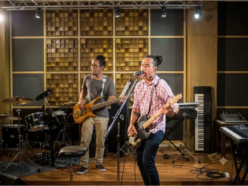 Phối khí tinh tế, không lấn át giọng hát